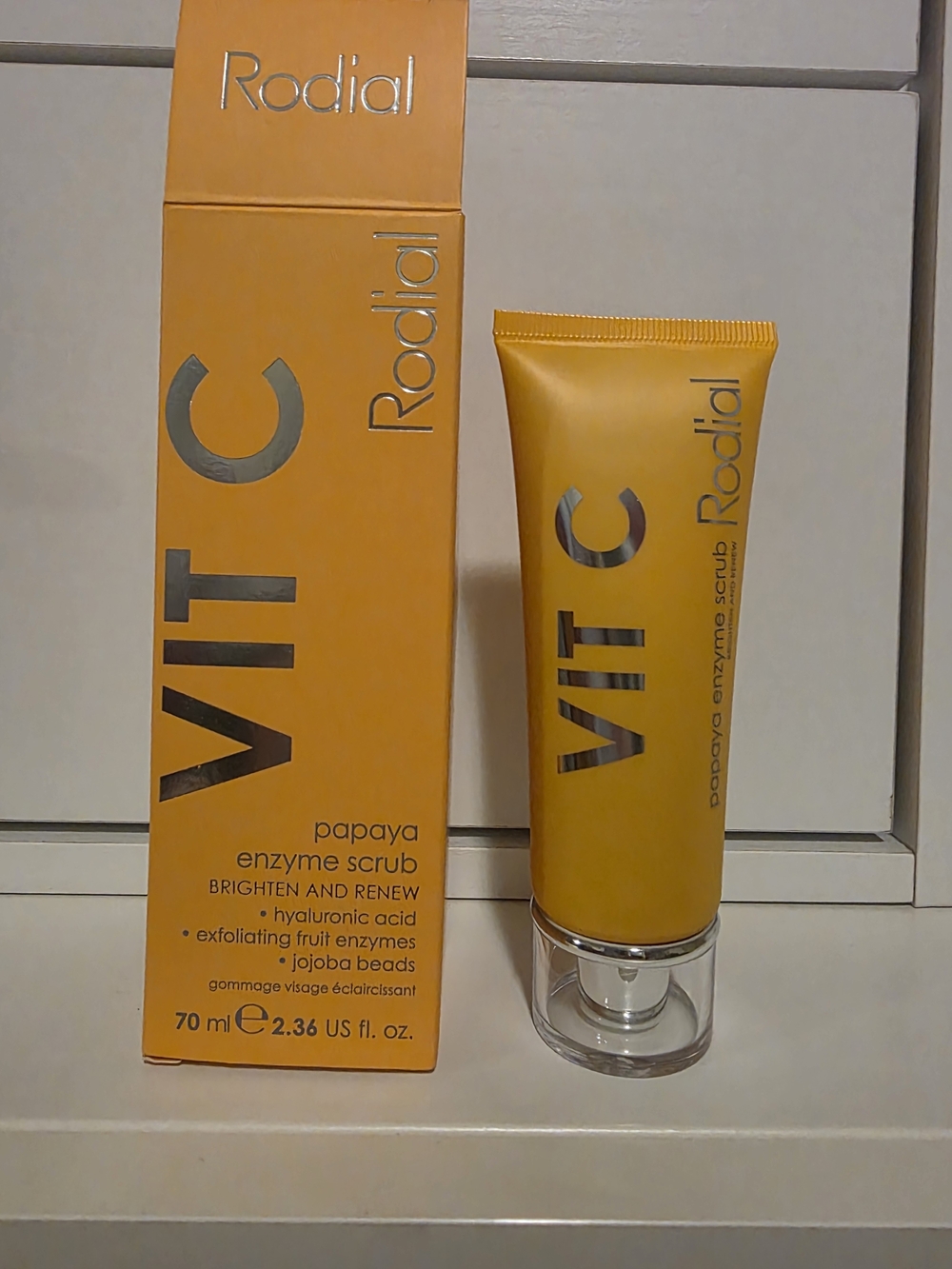 Rodial VIT C Papaya Enzyme Scrub – Vibrant Yellow Tube & Box